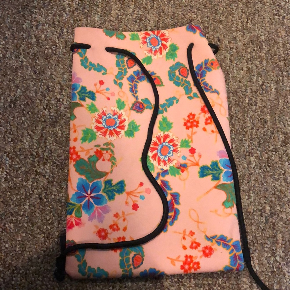 Triangl neoprene bag